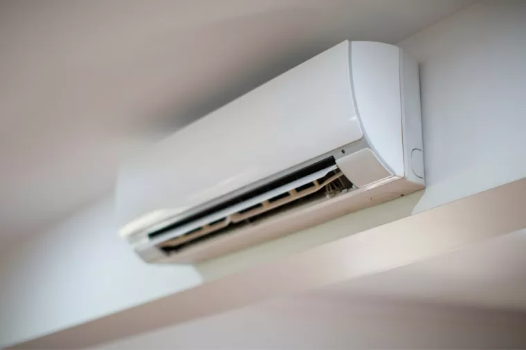 À qui faire appel pour effectuer l'entretien de sa climatisation installée depuis un an dans un couloir de maison ?, Brignoles, CD CLIMATISATION